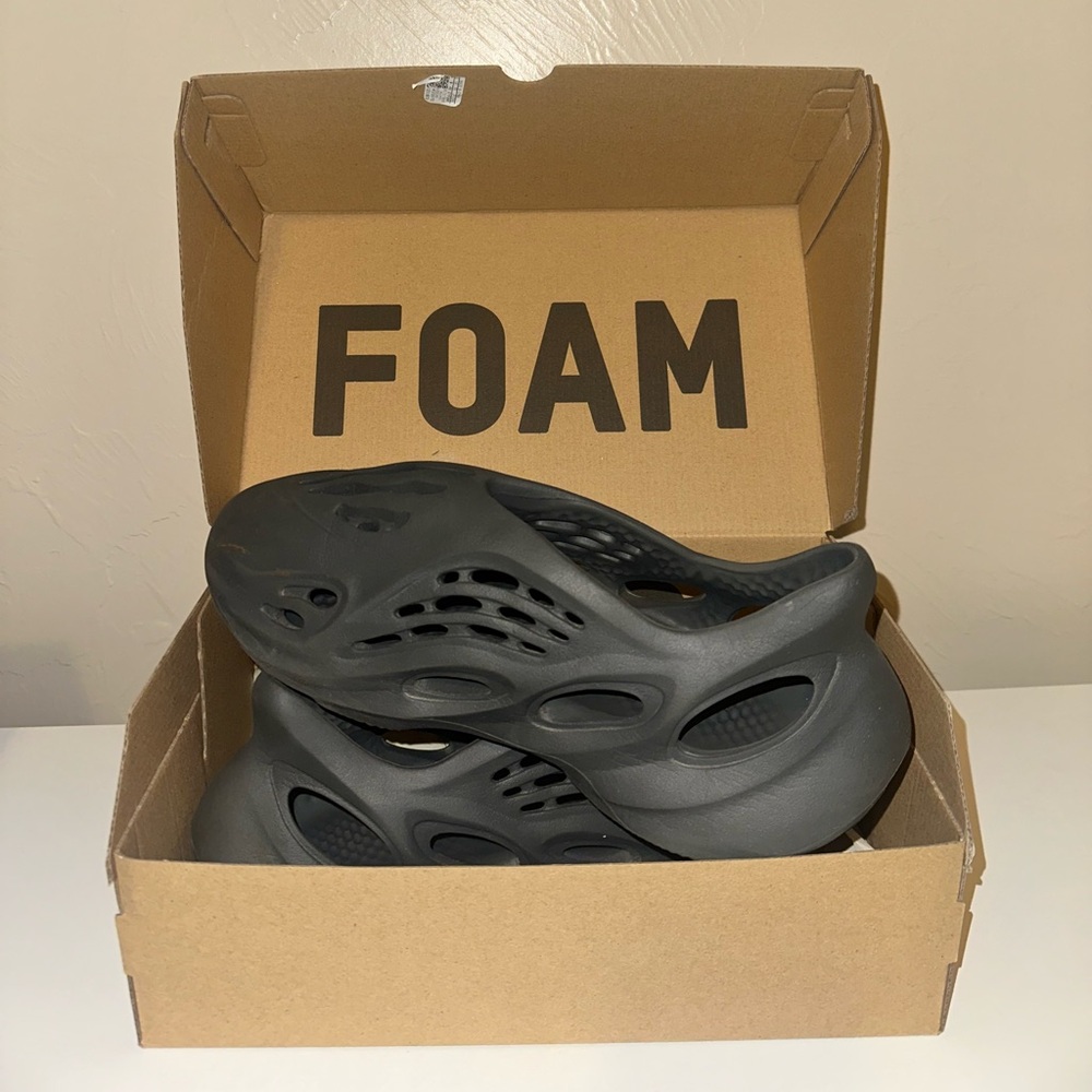 Yeezy Foamrunner - Men’s size 9